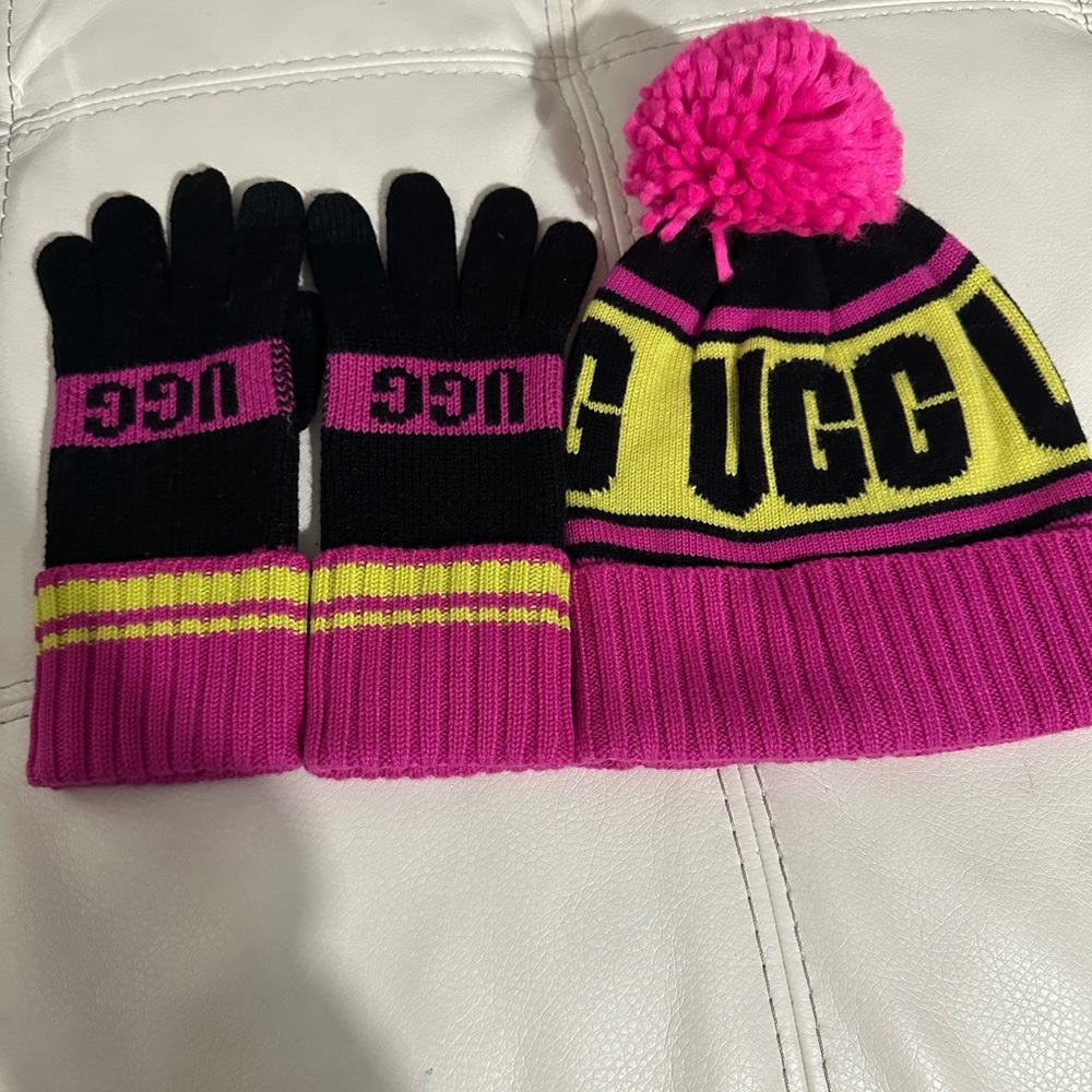 Women’s ugg hat and mitten set